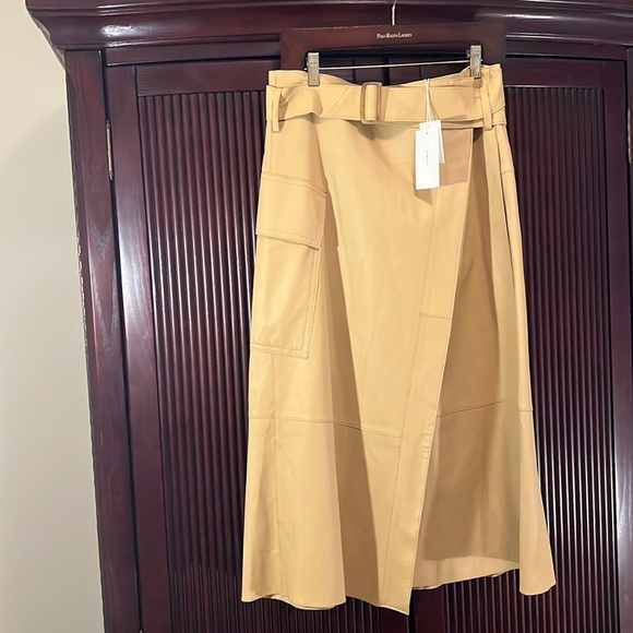 closet clean out- nwt. vince lamb leather skirt.stunning.
